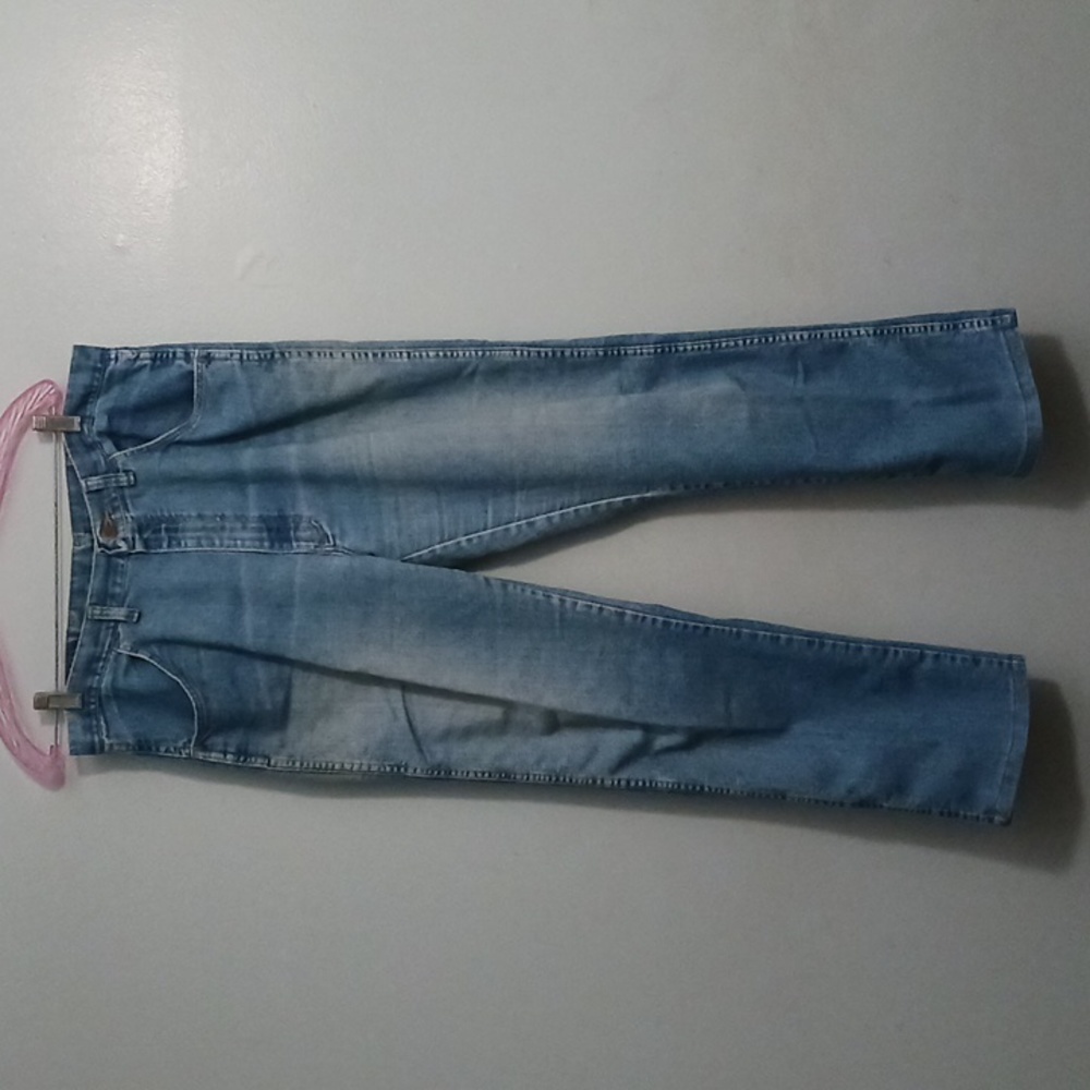 Wrangler size W36 L32  men's light blue denim jeans.